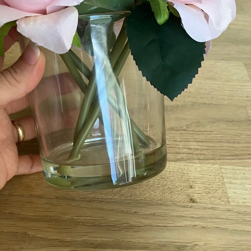 Elegant Pink Rose Arrangement in Glass Vase